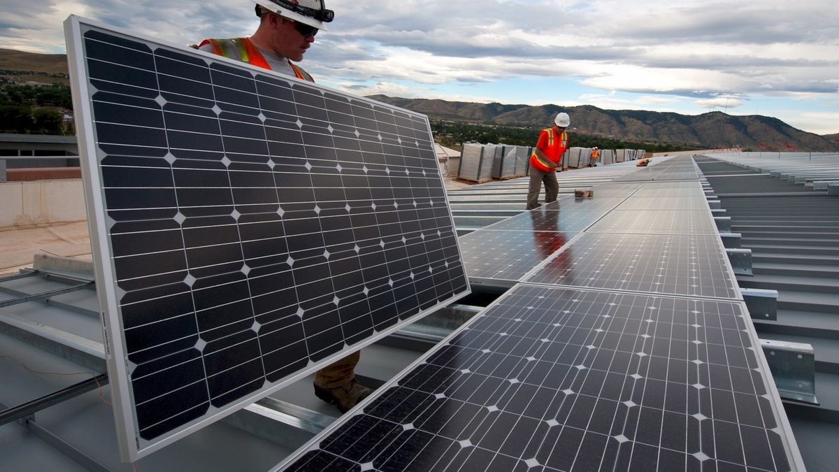 Střešní fotovoltaika na skladu Billy v Modleticích ušetří 4,5 mil. korun ročně